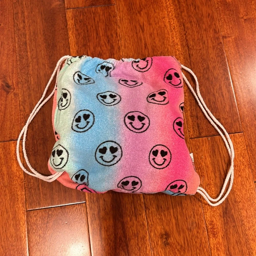 100% cotton “Good Vibes” backpack towel